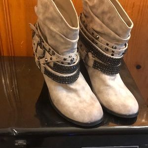 Daisy Fuentes boots